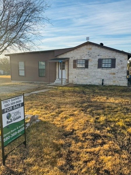 solid 3 bedroom harper 40 deloris dr 1